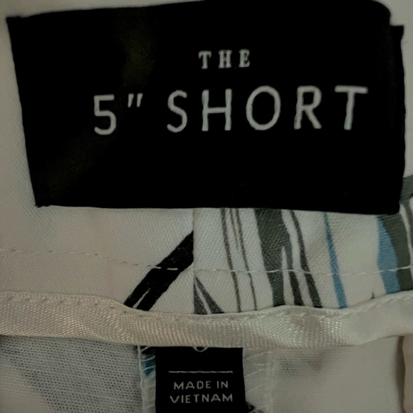 WHITE HOUSE/BLACK MARKET 5” shorts, Size 6, NEW COND - Picture 3 of 3